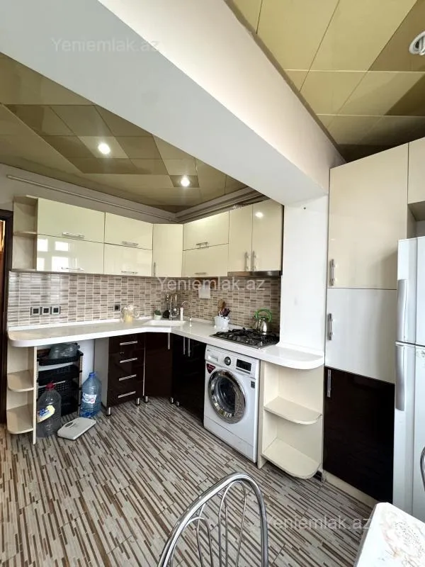 Satılır 3 otaqlı köhnə tikili 80 m²