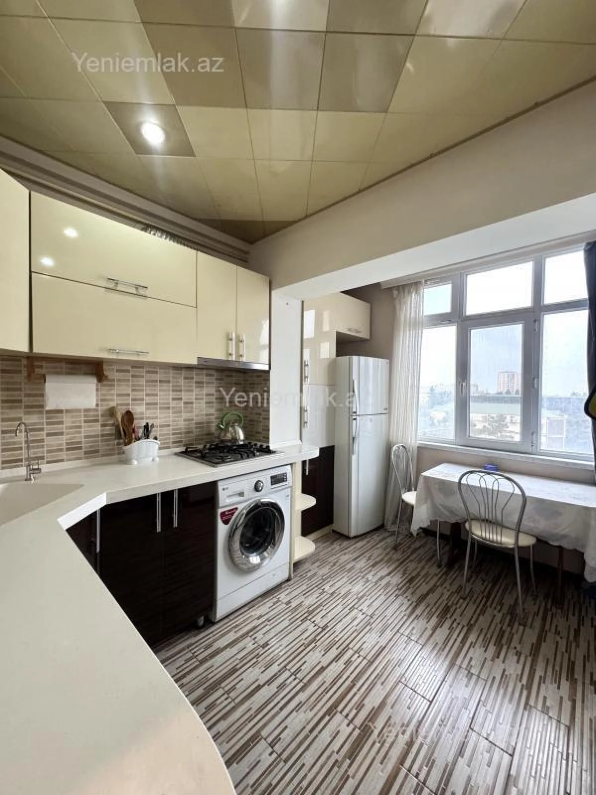 Satılır 3 otaqlı köhnə tikili 80 m²