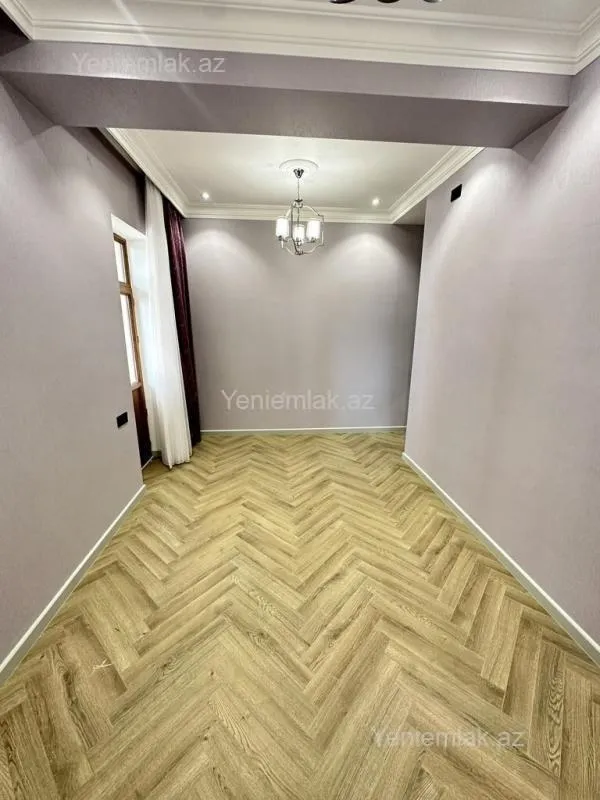 Satılır 3 otaqlı yeni tikili 150 m²