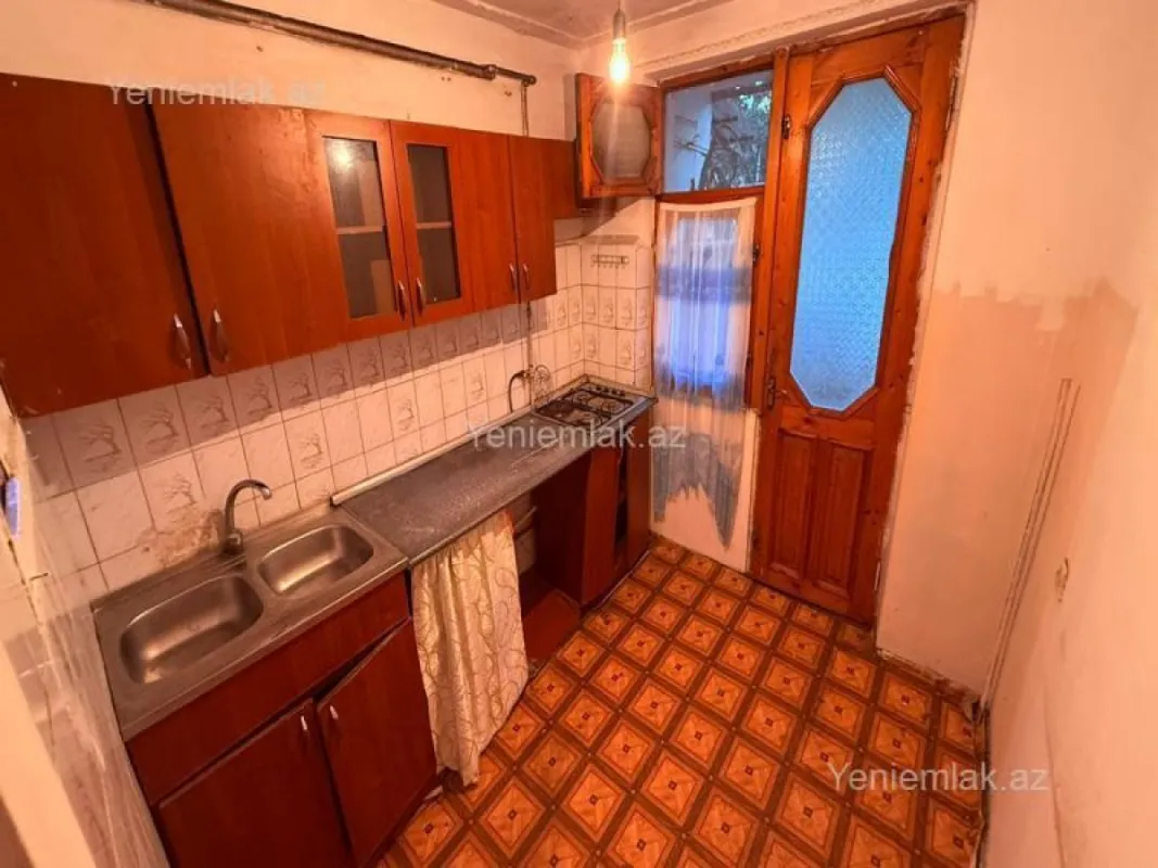 Satılır 2 otaqlı köhnə tikili 60 m²