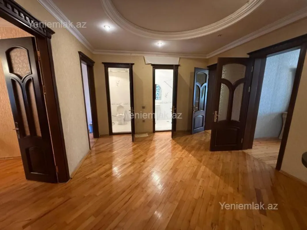 Satılır 3 otaqlı yeni tikili 130 m²