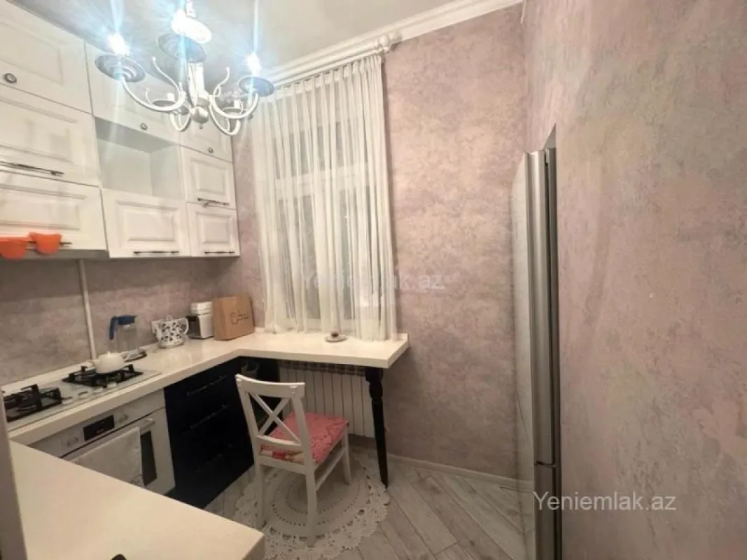 Satılır 2 otaqlı köhnə tikili 60 m²