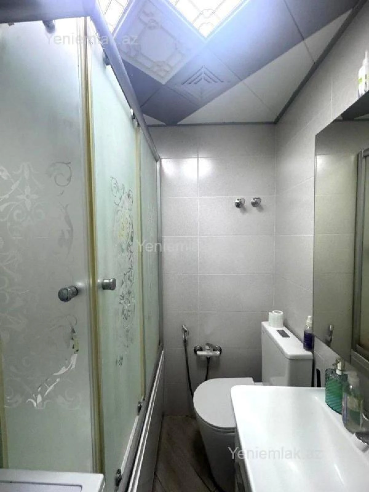 Satılır 2 otaqlı köhnə tikili 60 m²