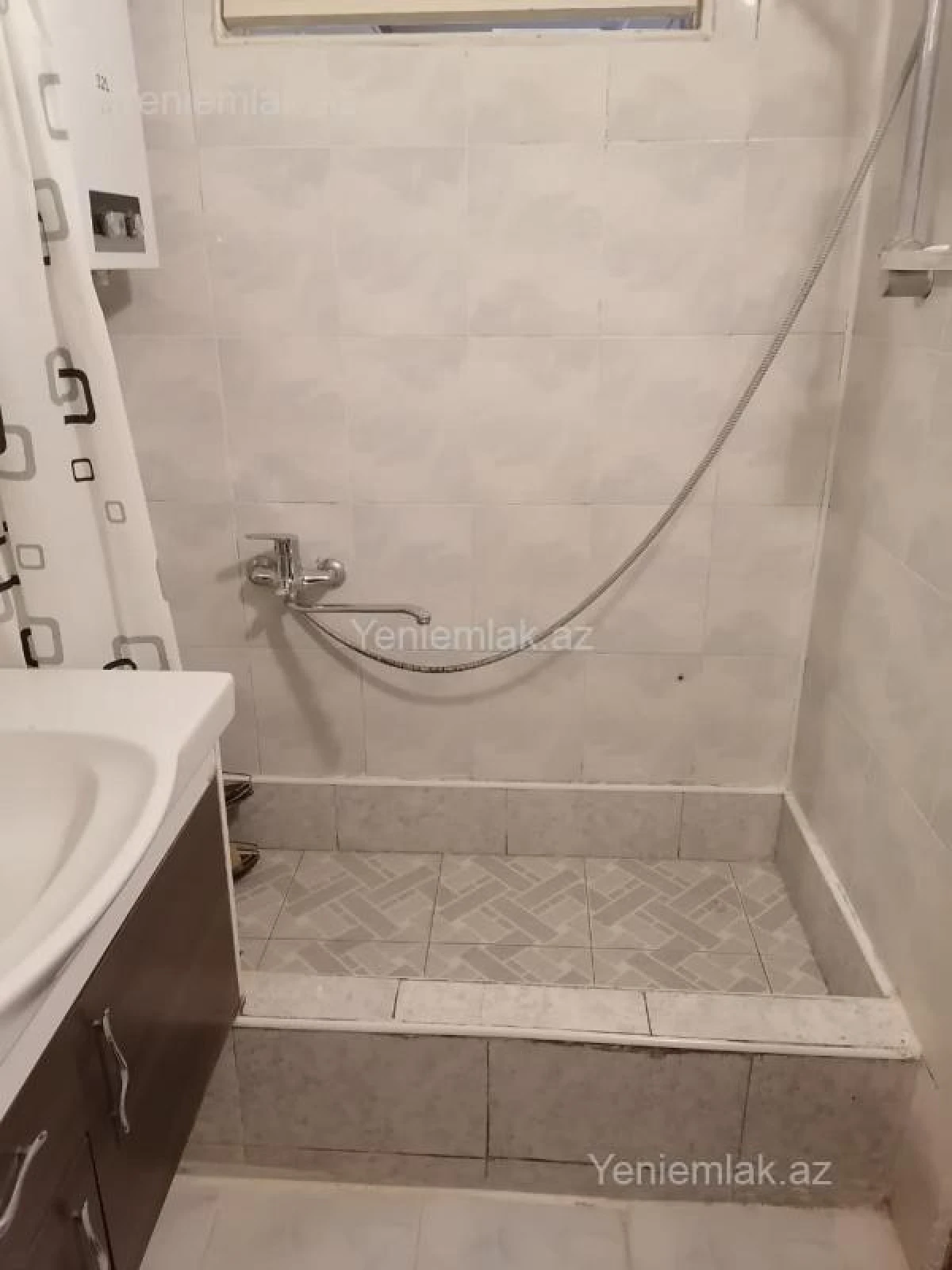 Satılır 3 otaqlı köhnə tikili 90 m²