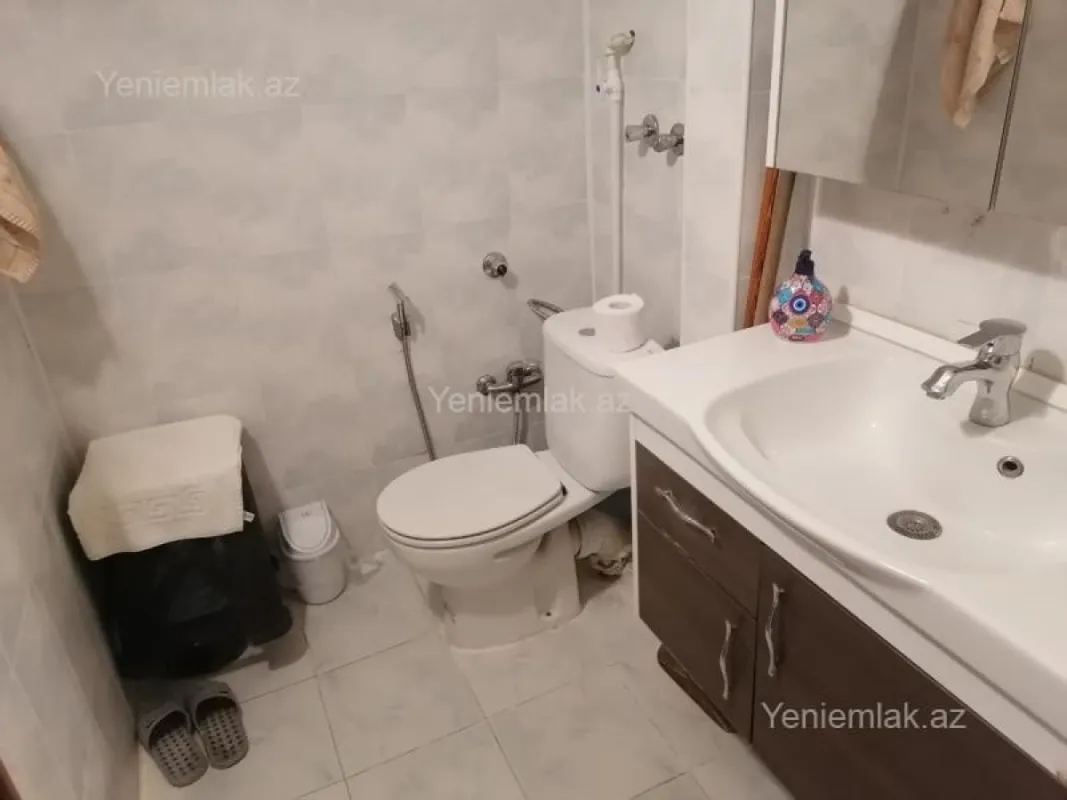 Satılır 3 otaqlı köhnə tikili 90 m²
