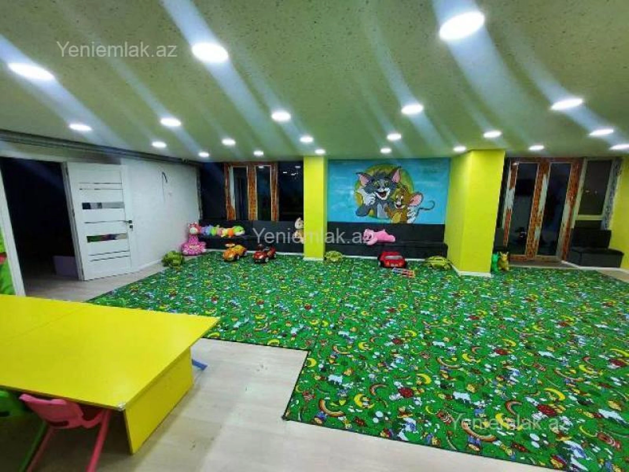 Satılır 12 otaqlı obyekt 1300 m²