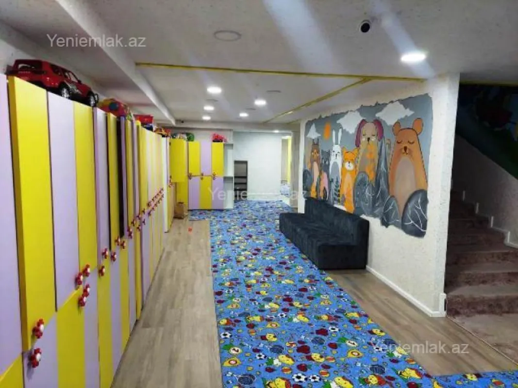 Satılır 12 otaqlı obyekt 1300 m²