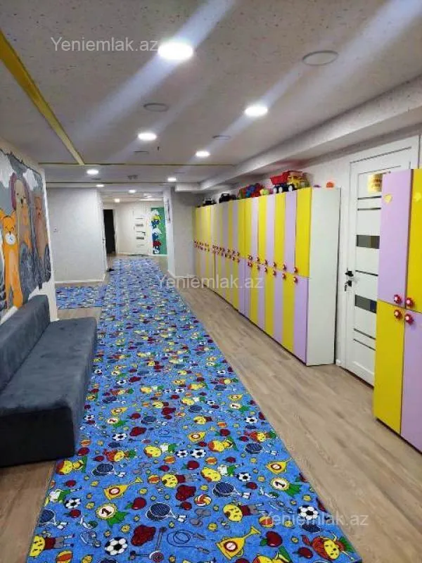 Satılır 12 otaqlı obyekt 1300 m²