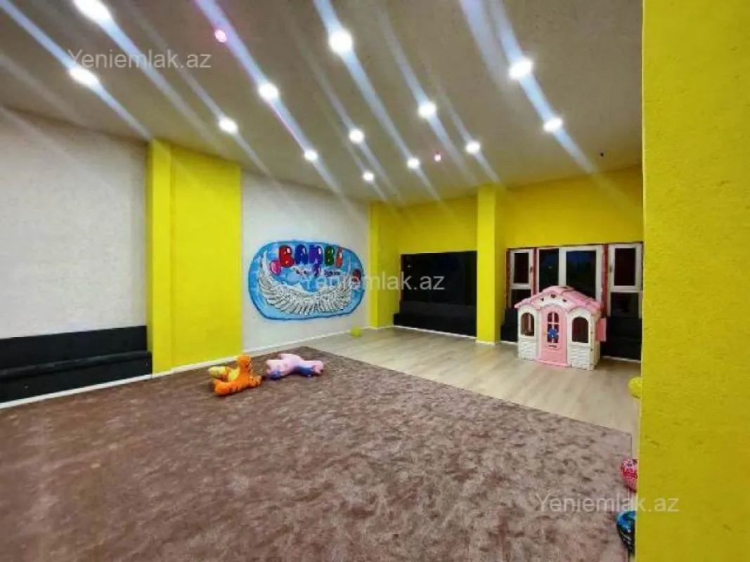 Satılır 12 otaqlı obyekt 1300 m²