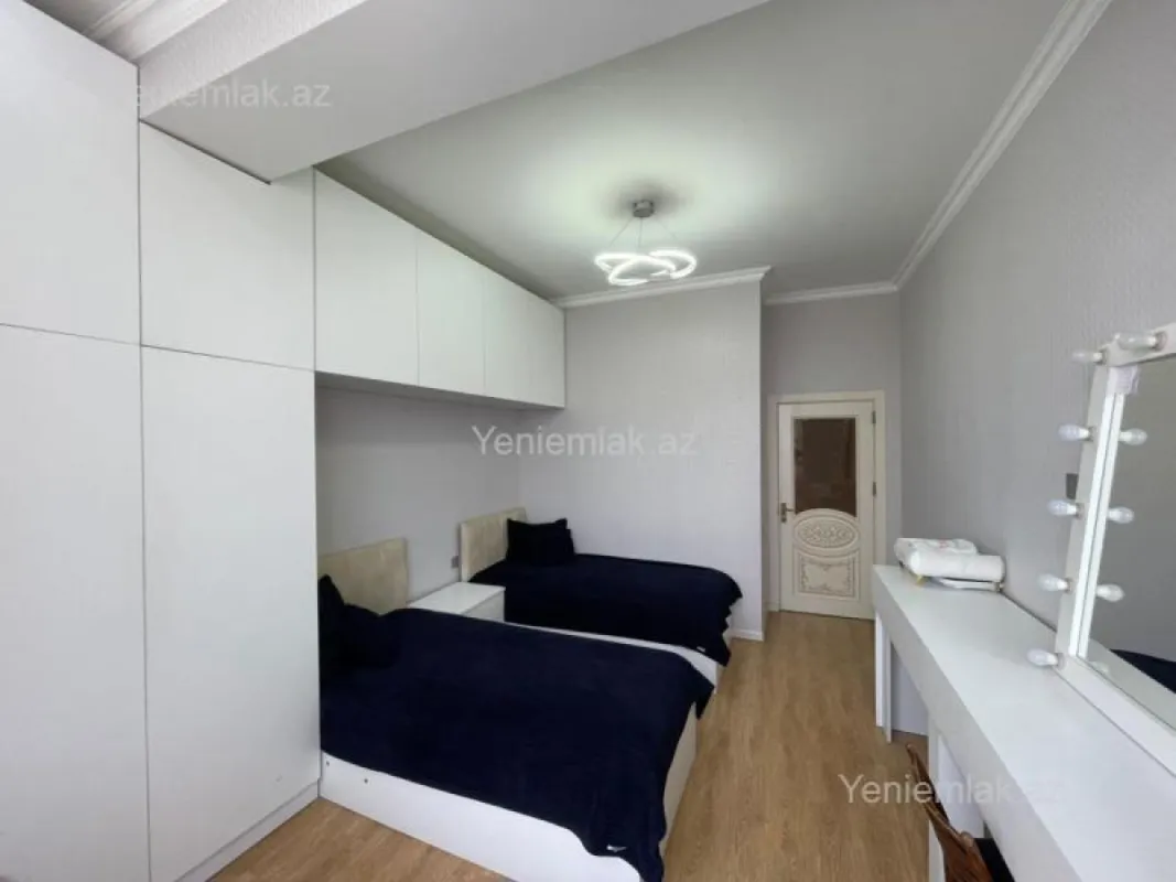 Satılır 3 otaqlı yeni tikili 130 m²