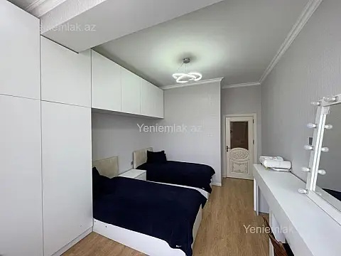 Satılır 3 otaqlı yeni tikili 130 m²