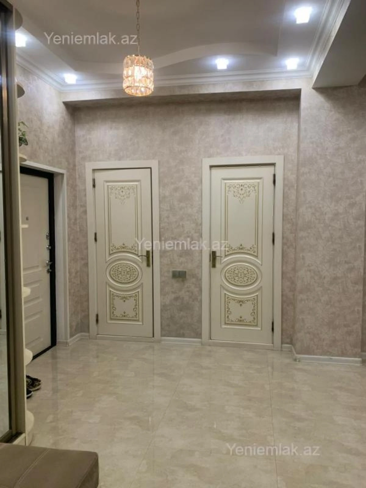 Satılır 3 otaqlı yeni tikili 130 m²