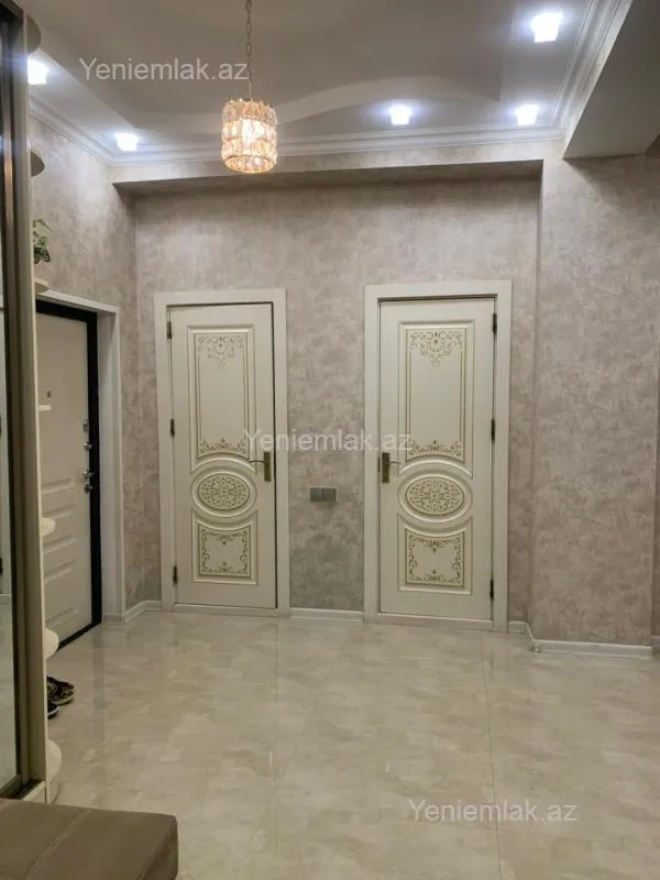 Satılır 3 otaqlı yeni tikili 130 m²