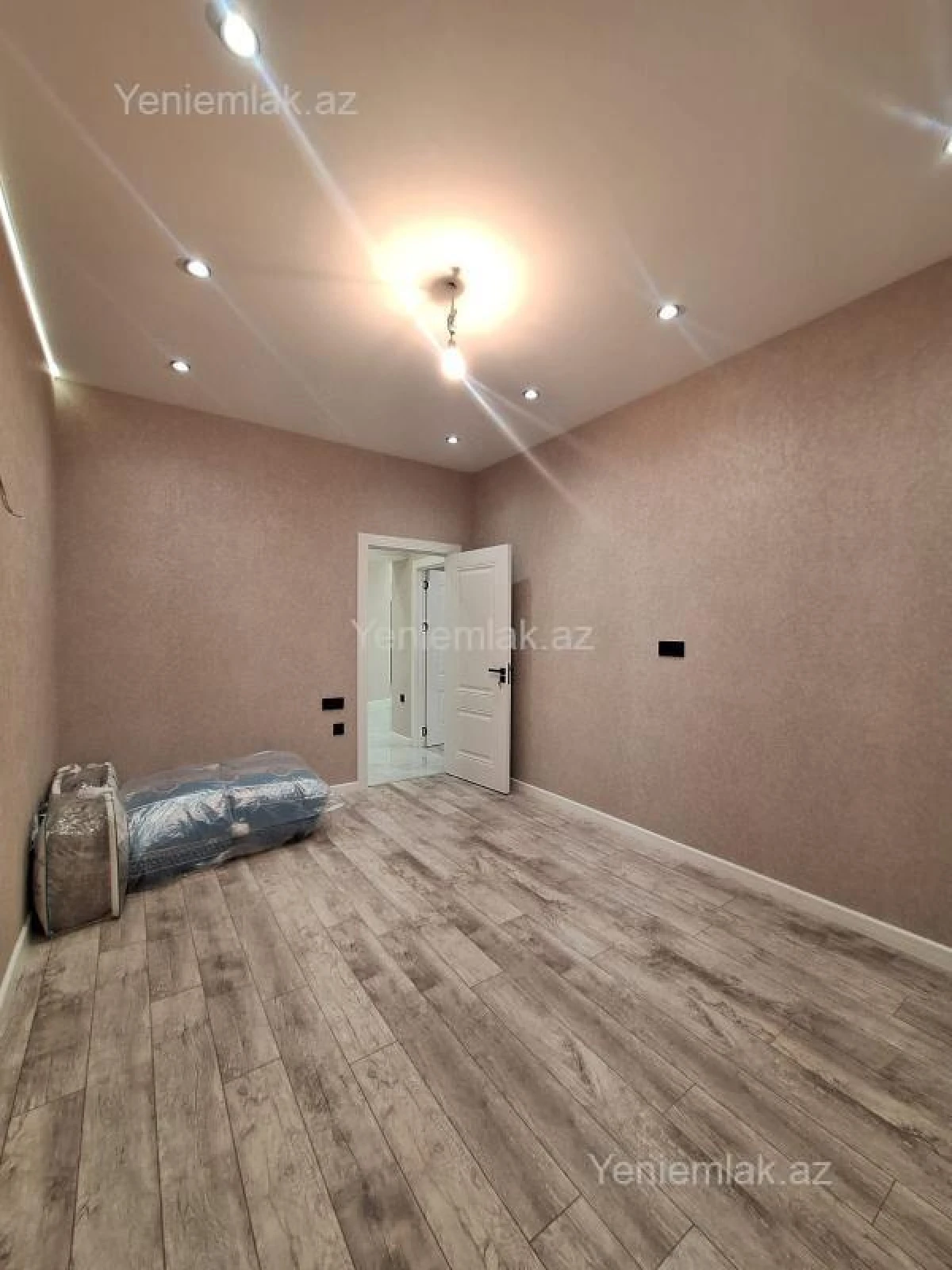 Satılır 3 otaqlı yeni tikili 114 m²