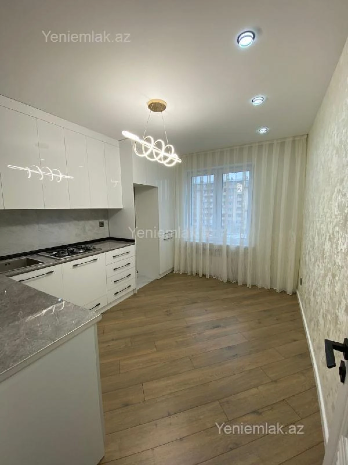 Satılır 2 otaqlı köhnə tikili 65 m²