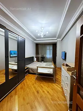 Satılır 3 otaqlı yeni tikili 140 m²