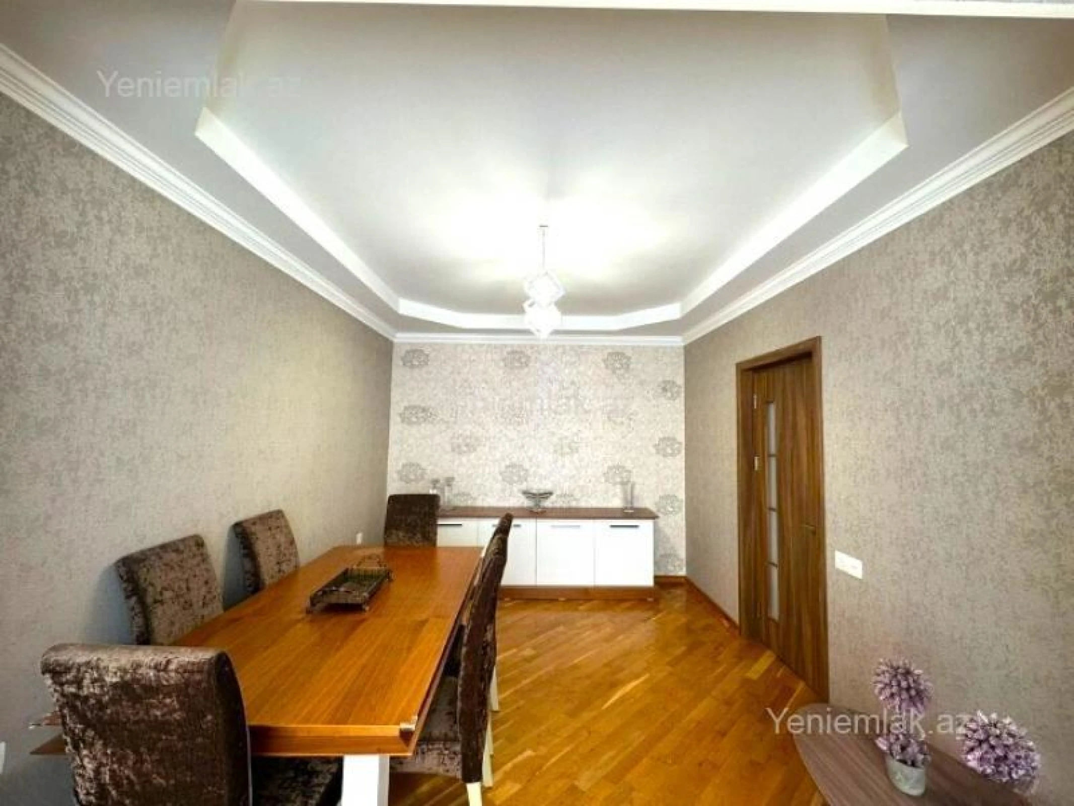 Satılır 4 otaqlı köhnə tikili 100 m²