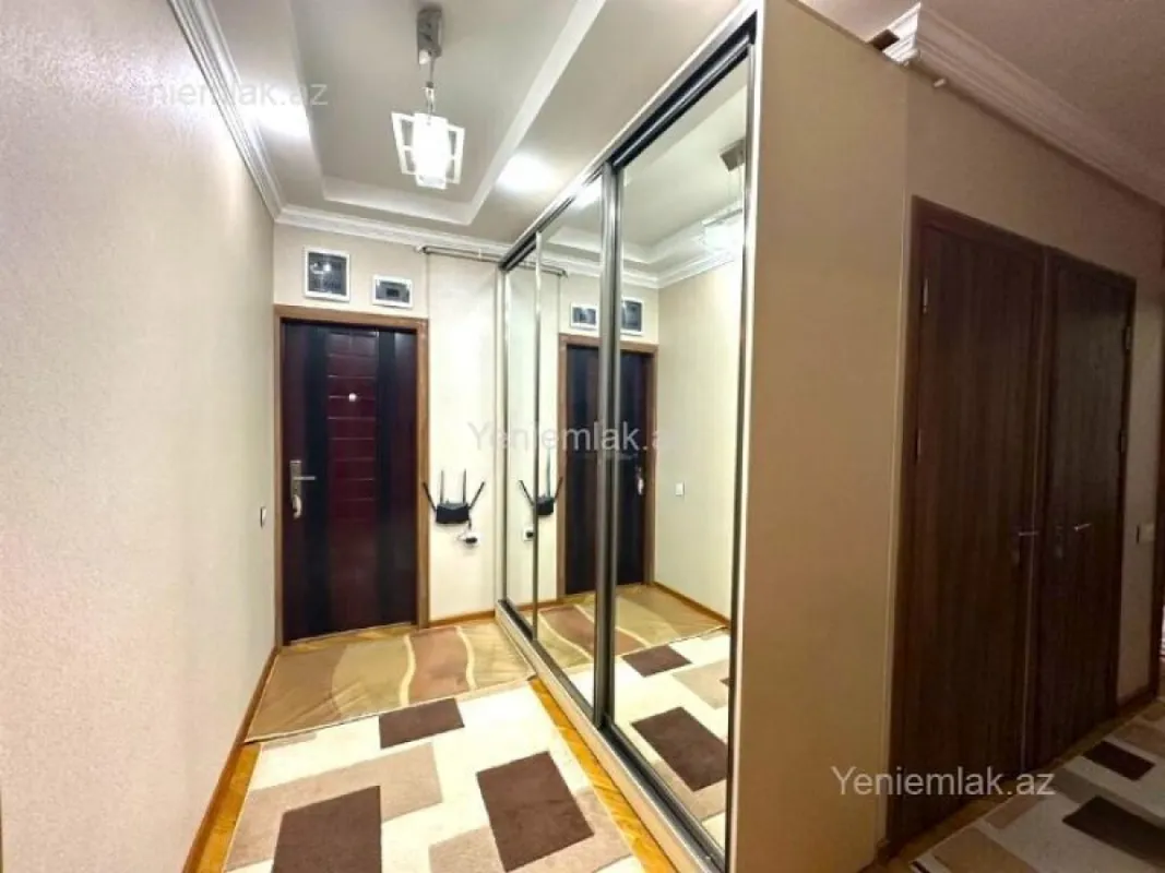 Satılır 4 otaqlı köhnə tikili 100 m²