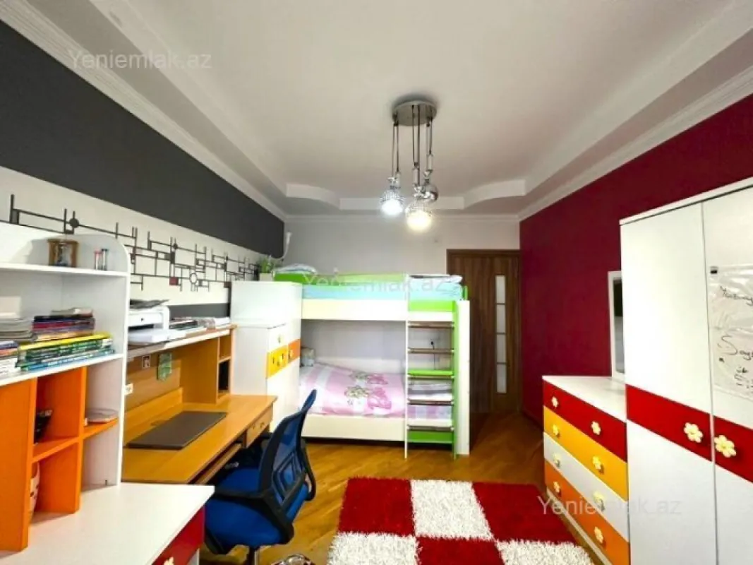 Satılır 4 otaqlı köhnə tikili 100 m²