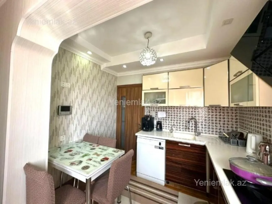 Satılır 4 otaqlı köhnə tikili 100 m²