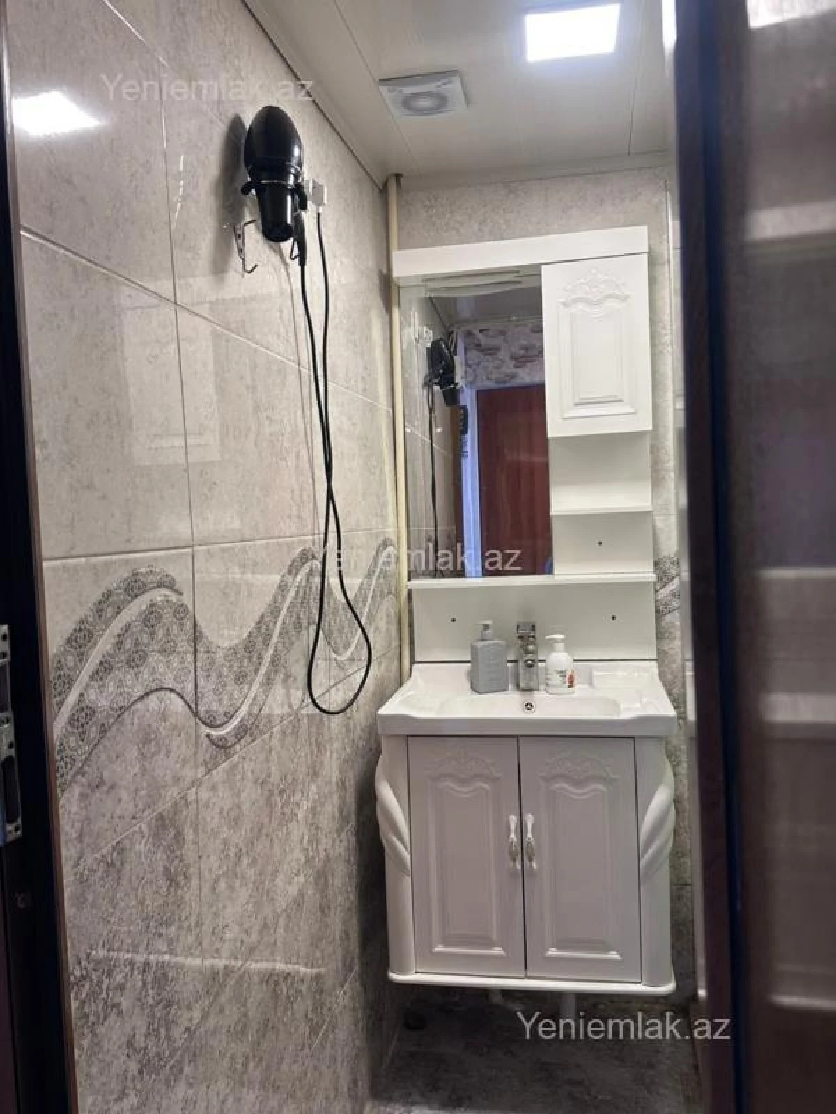 Satılır 2 otaqlı köhnə tikili 70 m²