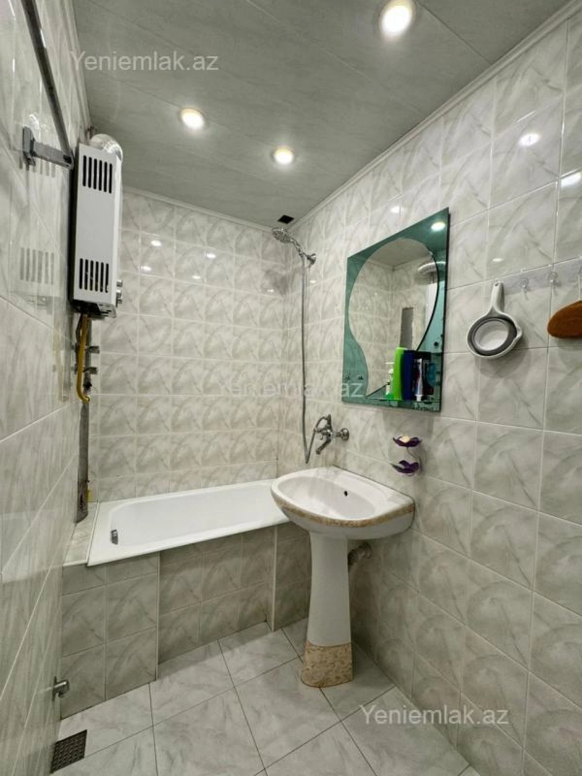 Satılır 3 otaqlı köhnə tikili 80 m²