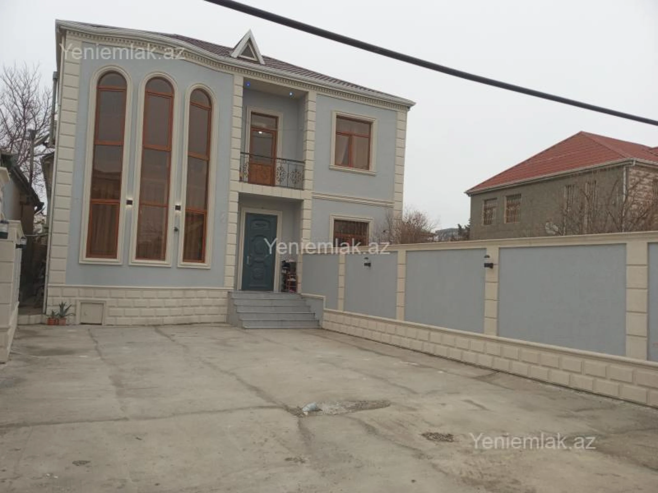 Satılır 5 otaqlı həyət evi 220 m²