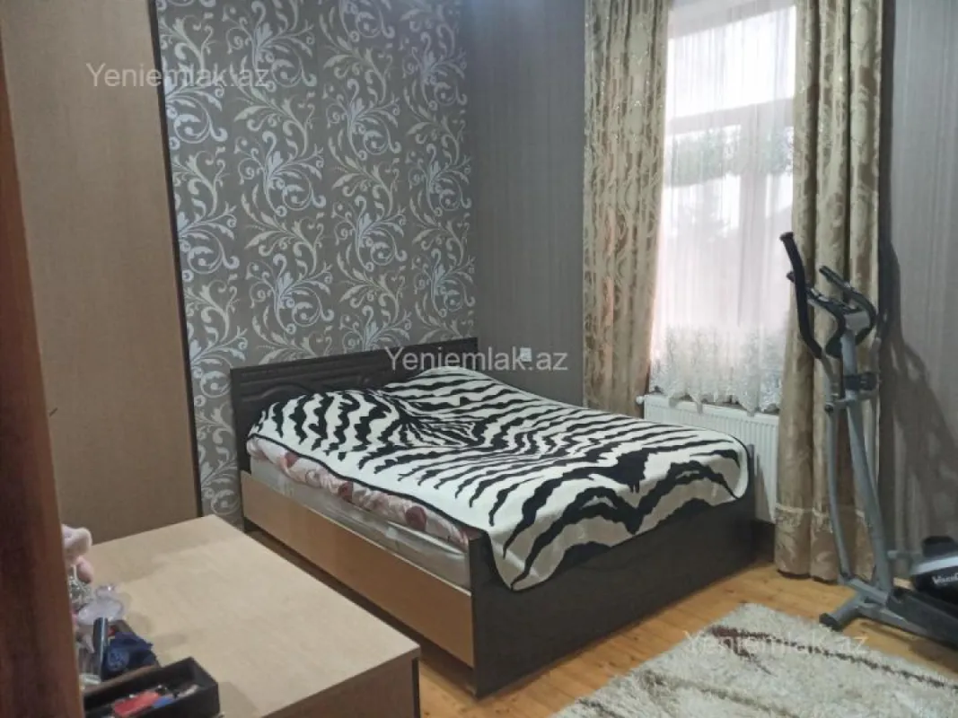 Satılır 5 otaqlı həyət evi 220 m²