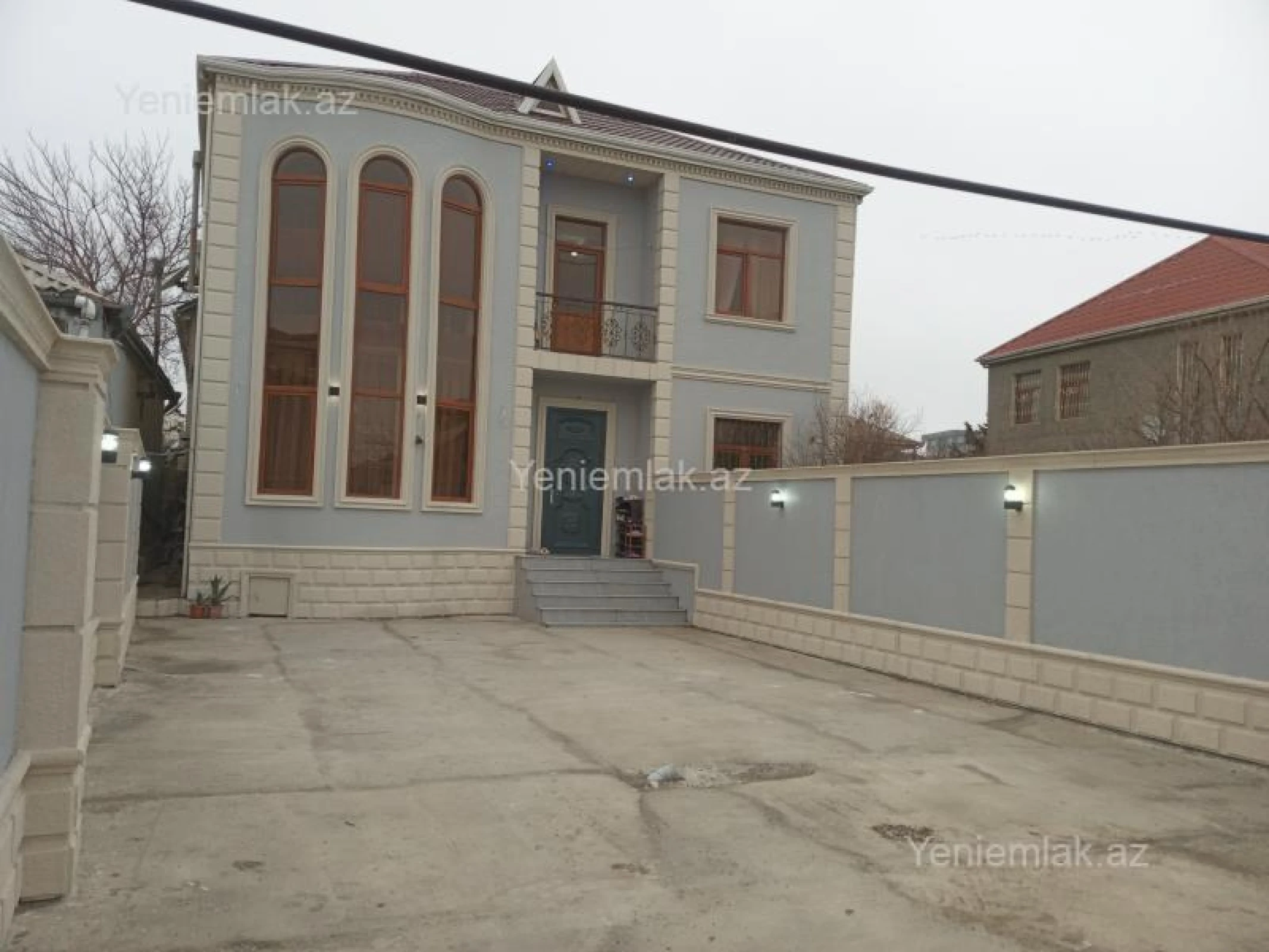 Satılır 5 otaqlı həyət evi 220 m²