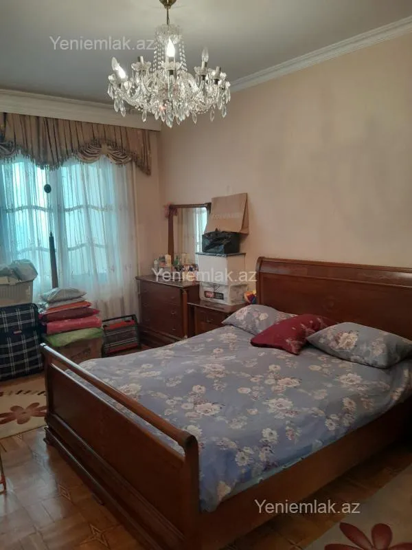 Satılır 3 otaqlı köhnə tikili 100 m²