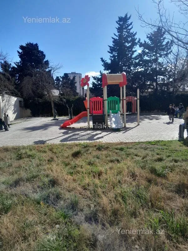 Satılır 3 otaqlı köhnə tikili 100 m²