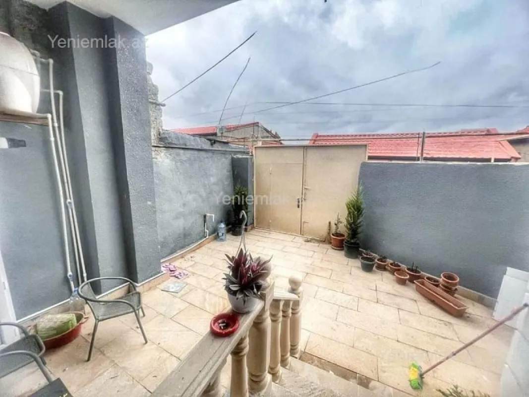 Satılır 5 otaqlı həyət evi 140 m²