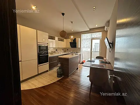 Satılır 4 otaqlı yeni tikili 185 m²