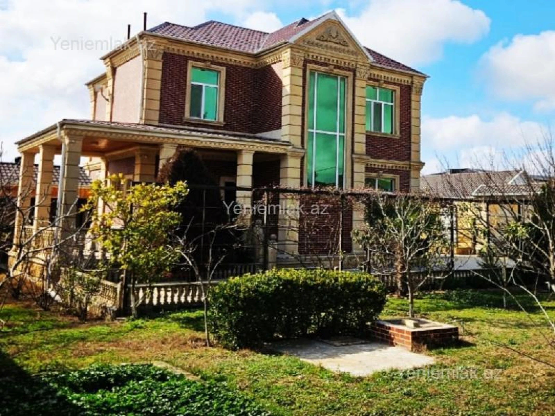 Satılır 5 otaqlı həyət evi 200 m²