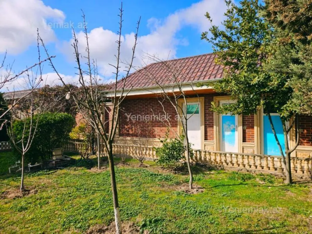 Satılır 5 otaqlı həyət evi 200 m²