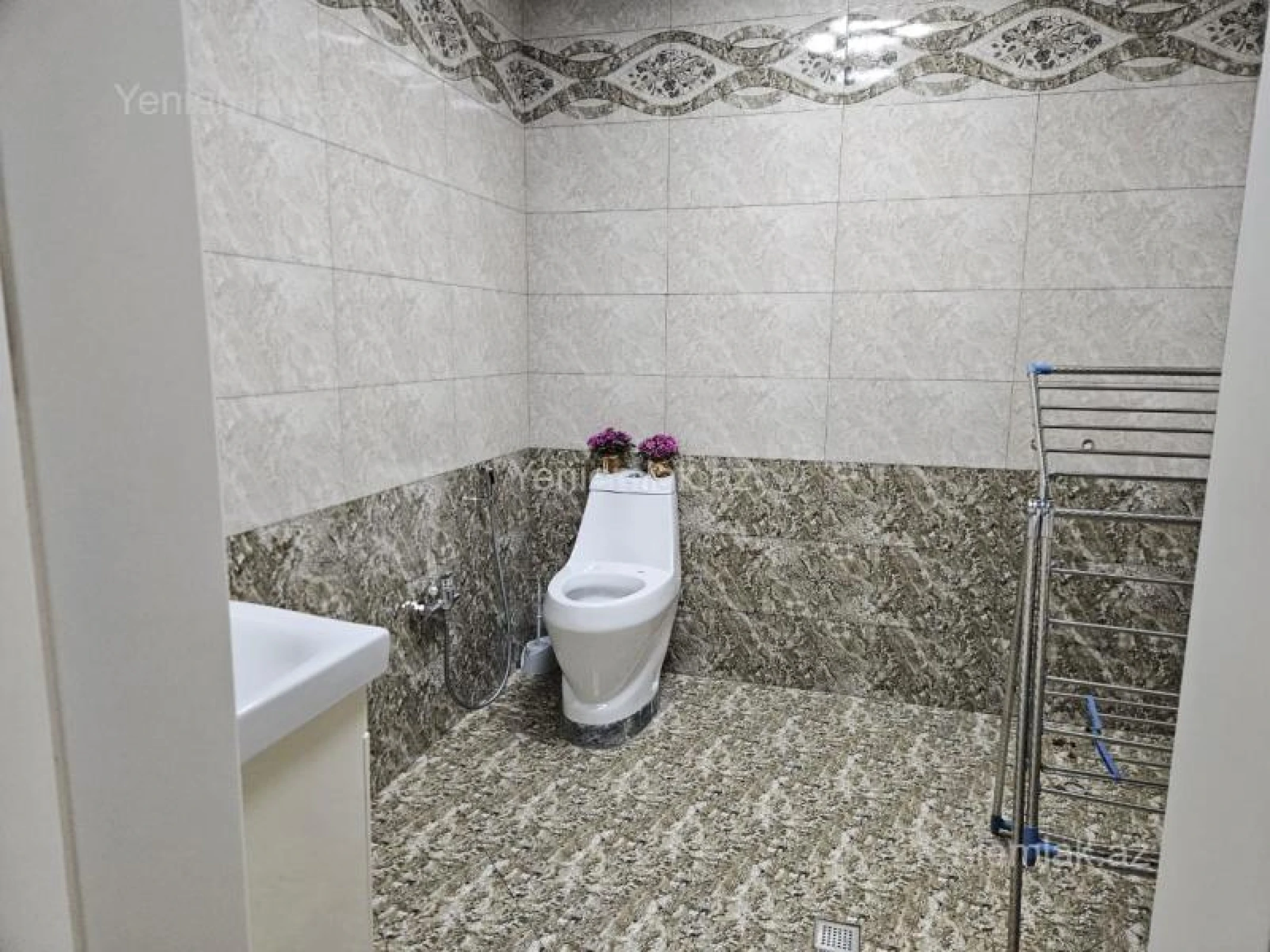 Satılır 5 otaqlı həyət evi 200 m²