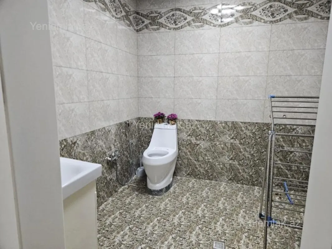Satılır 5 otaqlı həyət evi 200 m²