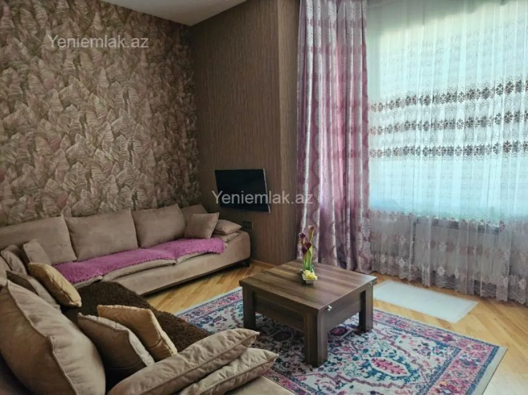Satılır 5 otaqlı həyət evi 200 m²