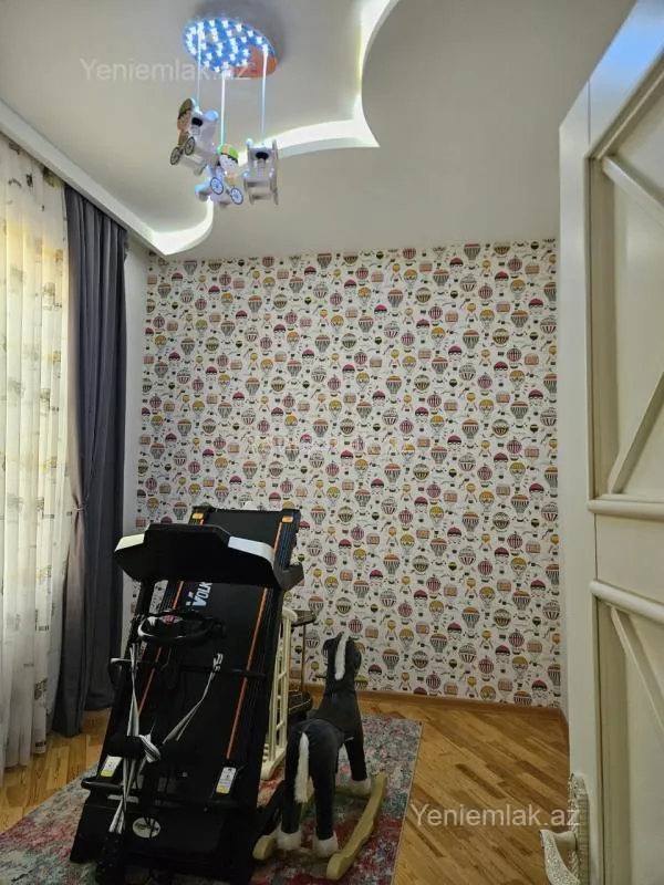 Satılır 5 otaqlı həyət evi 200 m²