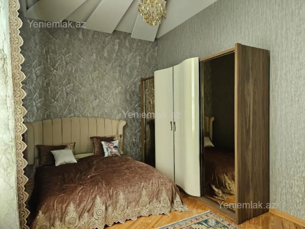 Satılır 5 otaqlı həyət evi 200 m²