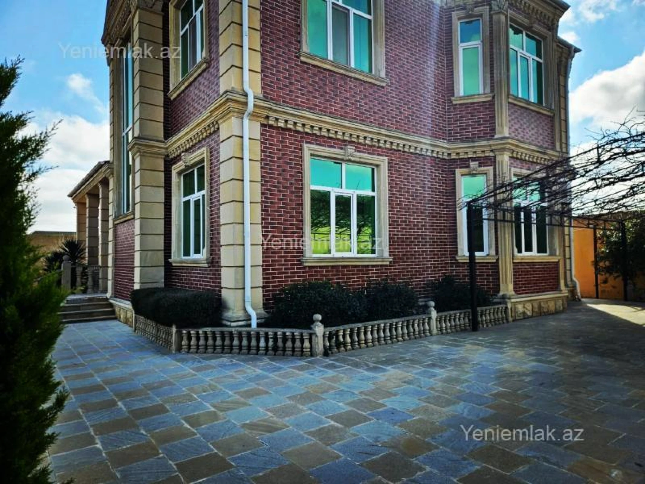 Satılır 5 otaqlı həyət evi 200 m²