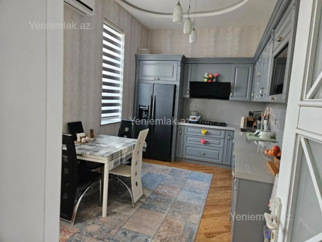 Satılır 5 otaqlı həyət evi 200 m²