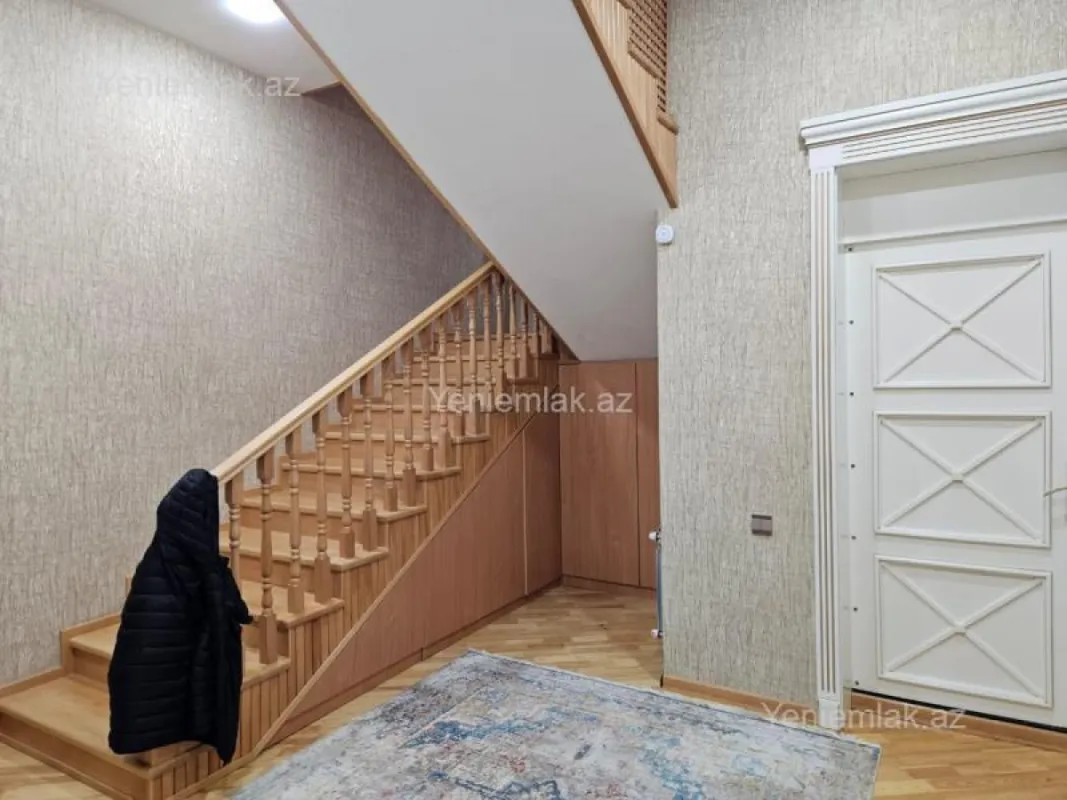 Satılır 5 otaqlı həyət evi 200 m²