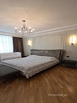 Satılır 3 otaqlı köhnə tikili 130 m²
