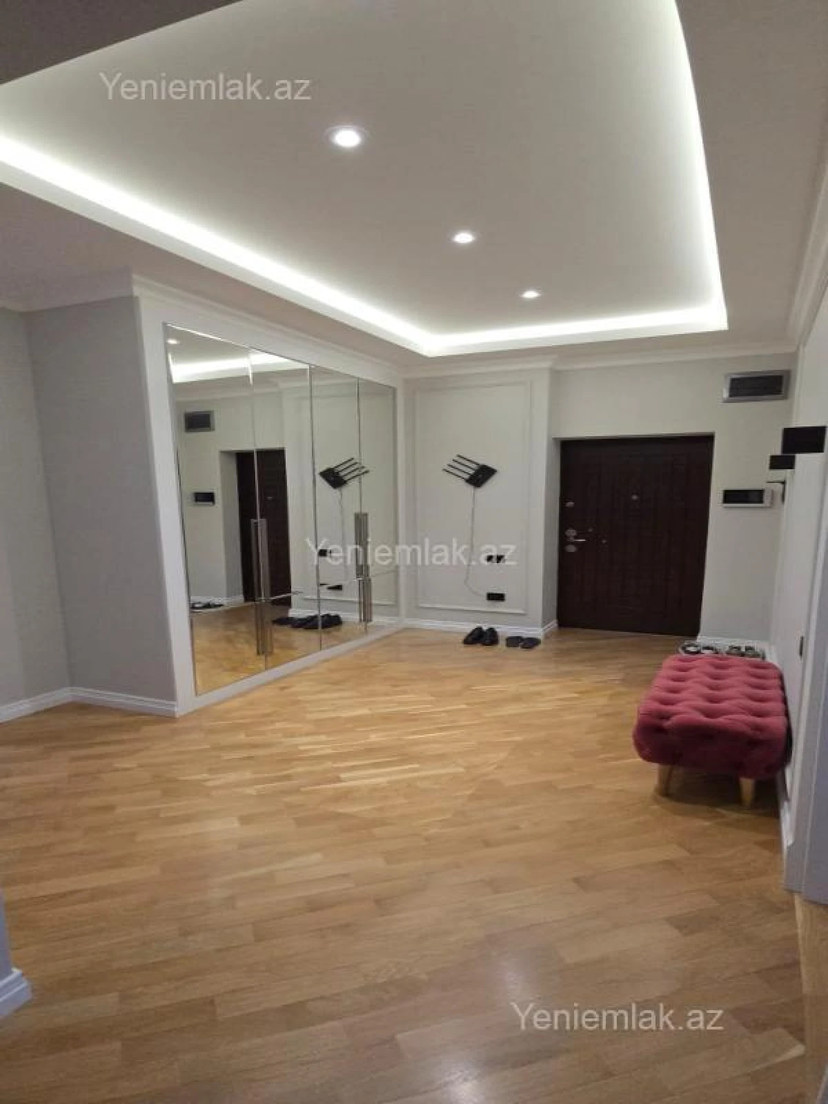 Satılır 3 otaqlı köhnə tikili 130 m²