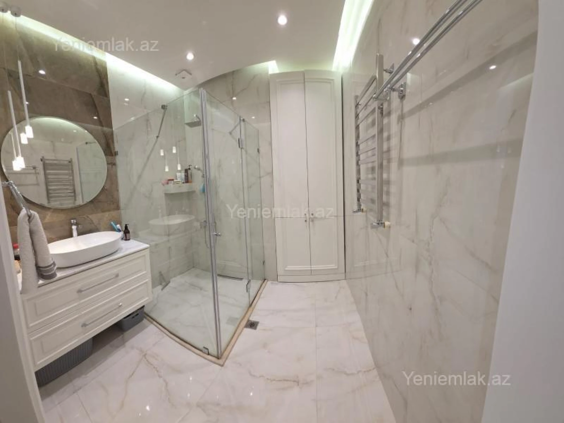 Satılır 3 otaqlı köhnə tikili 130 m²