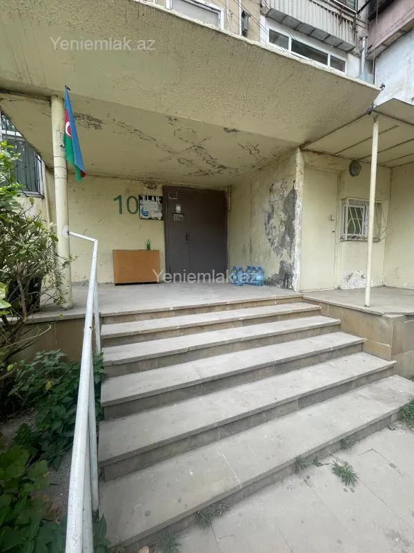 Satılır 4 otaqlı köhnə tikili 95 m²