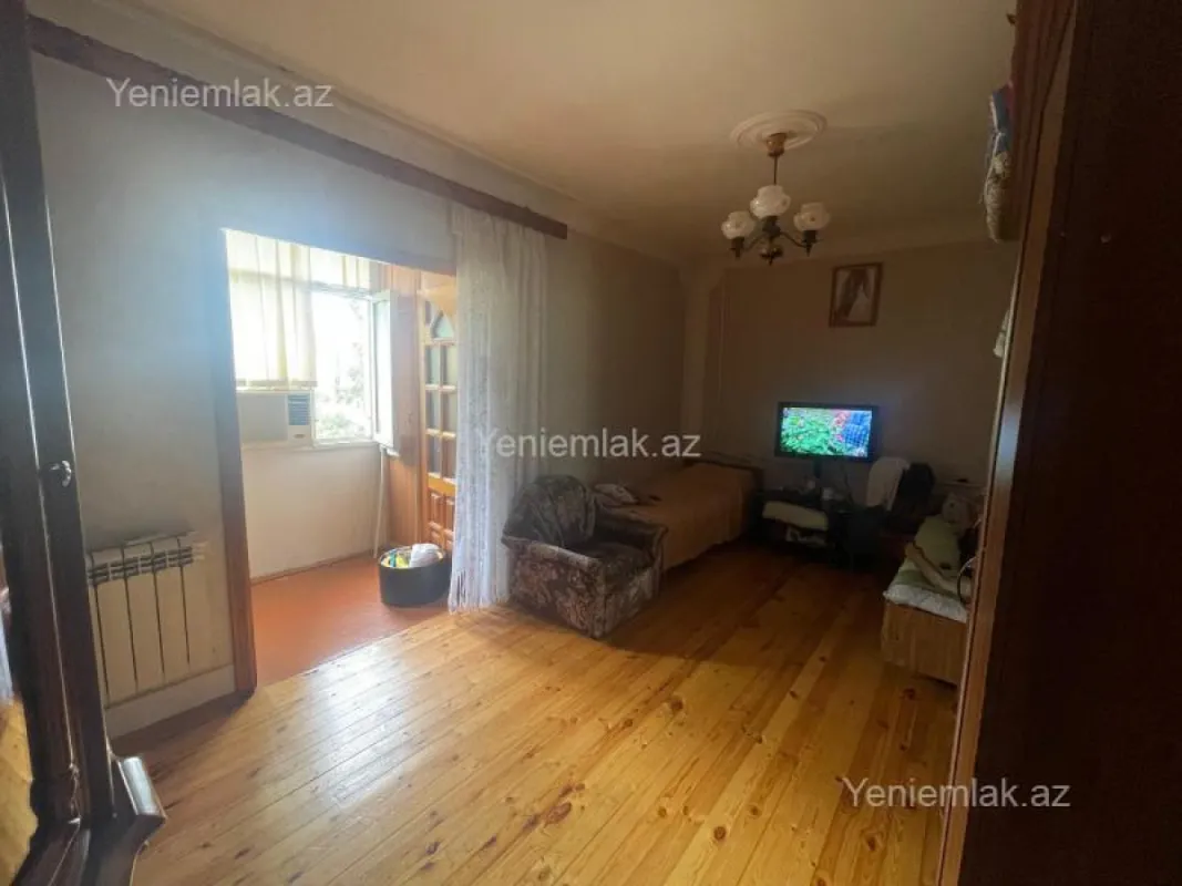 Satılır 4 otaqlı köhnə tikili 95 m²