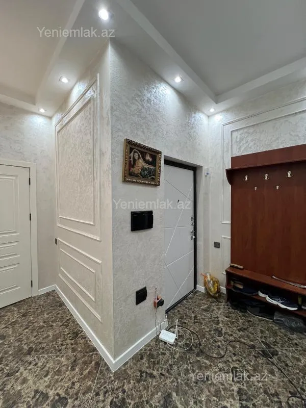 Satılır 3 otaqlı yeni tikili 75 m²