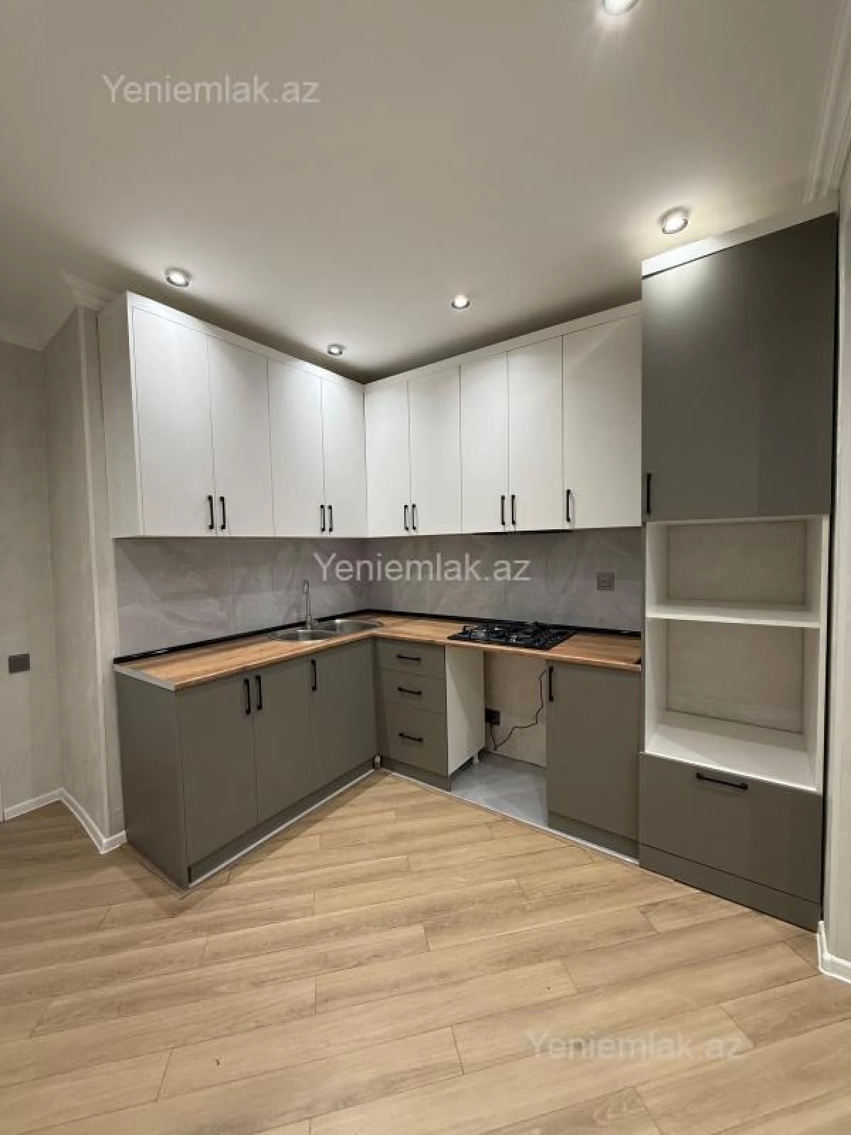 Satılır 3 otaqlı köhnə tikili 82 m²